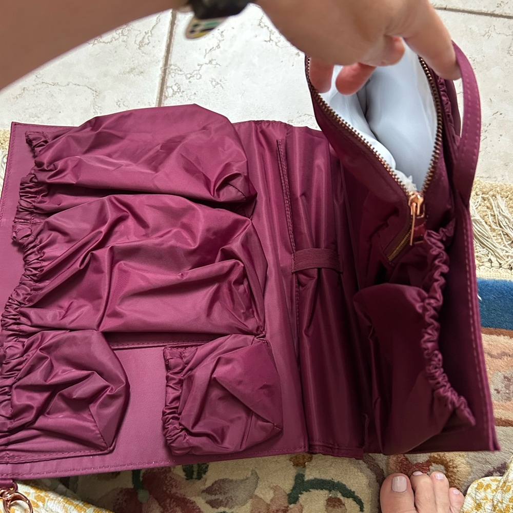 NWOT Gorgeous burgundy Tote Savvy deluxe organizer, never used